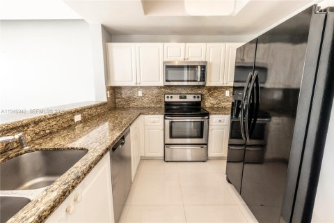Townhouse in Miami, Florida 3 bedrooms, 126.72 sq.m. № 2003229 - photo 6
