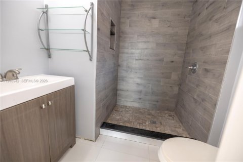 Townhouse in Miami, Florida 3 bedrooms, 126.72 sq.m. № 2003229 - photo 16