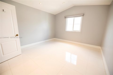 Townhouse in Miami, Florida 3 bedrooms, 126.72 sq.m. № 2003229 - photo 13