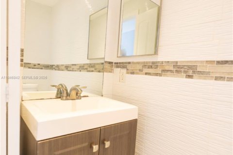 Townhouse in Miami, Florida 3 bedrooms, 126.72 sq.m. № 2003229 - photo 5