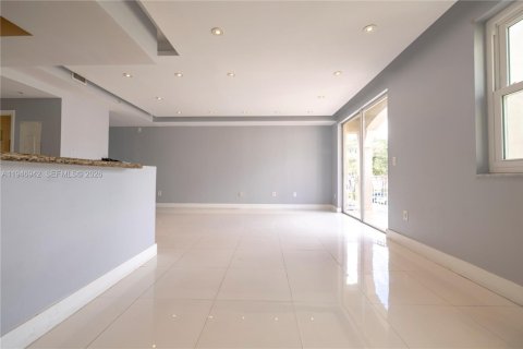 Townhouse in Miami, Florida 3 bedrooms, 126.72 sq.m. № 2003229 - photo 4