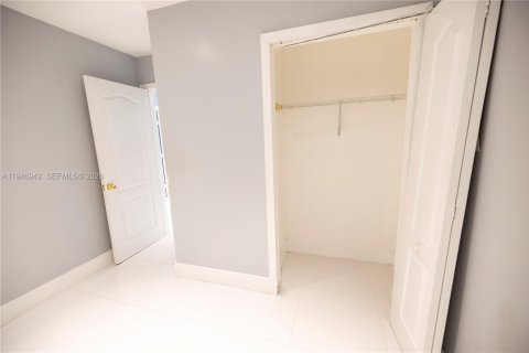 Townhouse in Miami, Florida 3 bedrooms, 126.72 sq.m. № 2003229 - photo 12