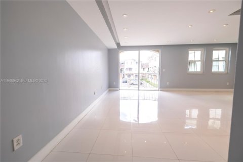 Townhouse in Miami, Florida 3 bedrooms, 126.72 sq.m. № 2003229 - photo 3