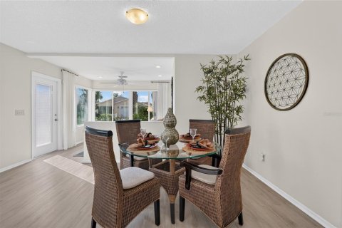 House in The Villages, Florida 2 bedrooms, 120.59 sq.m. № 2150281 - photo 11