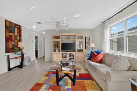 House in The Villages, Florida 2 bedrooms, 120.59 sq.m. № 2150281 - photo 14