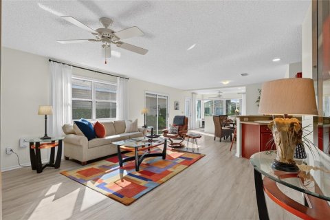 House in The Villages, Florida 2 bedrooms, 120.59 sq.m. № 2150281 - photo 18