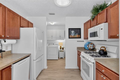 House in The Villages, Florida 2 bedrooms, 120.59 sq.m. № 2150281 - photo 25