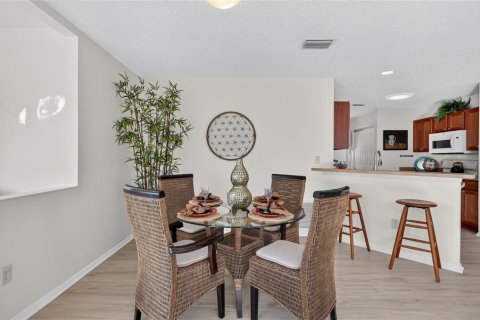 House in The Villages, Florida 2 bedrooms, 120.59 sq.m. № 2150281 - photo 10