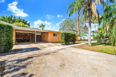 House in Miami, Florida 4 bedrooms, 239.13 sq.m. № 2152846 - photo 14