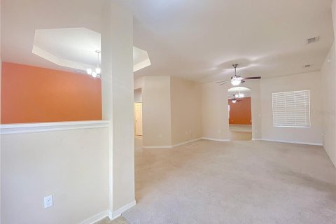 Villa ou maison à louer à Winter Haven, Floride: 4 chambres, 221.66 m2 № 2294615 - photo 4
