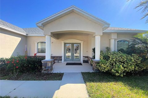 Villa ou maison à louer à Winter Haven, Floride: 4 chambres, 221.66 m2 № 2294615 - photo 3