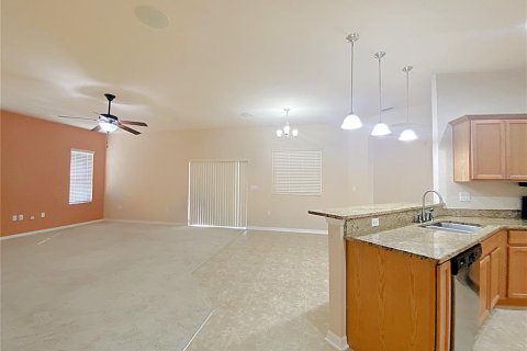 Villa ou maison à louer à Winter Haven, Floride: 4 chambres, 221.66 m2 № 2294615 - photo 11