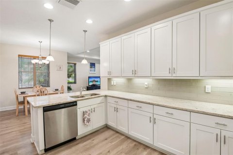 House in Sun City Center, Florida 2 bedrooms, 138.7 sq.m. № 2396340 - photo 14
