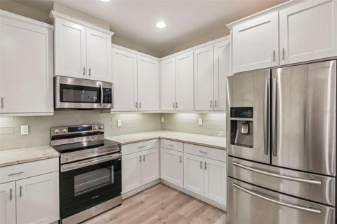House in Sun City Center, Florida 2 bedrooms, 138.7 sq.m. № 2396340 - photo 12