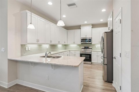 House in Sun City Center, Florida 2 bedrooms, 138.7 sq.m. № 2396340 - photo 10