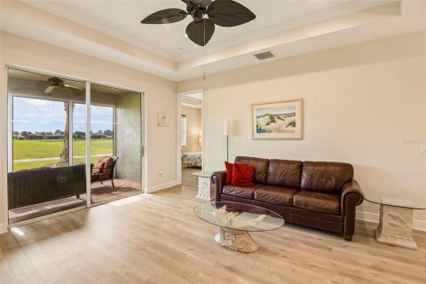 House in Sun City Center, Florida 2 bedrooms, 138.7 sq.m. № 2396340 - photo 6