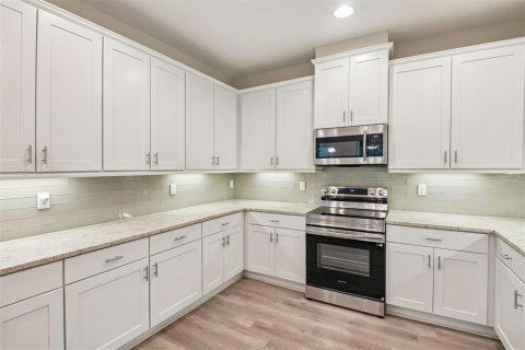 House in Sun City Center, Florida 2 bedrooms, 138.7 sq.m. № 2396340 - photo 11