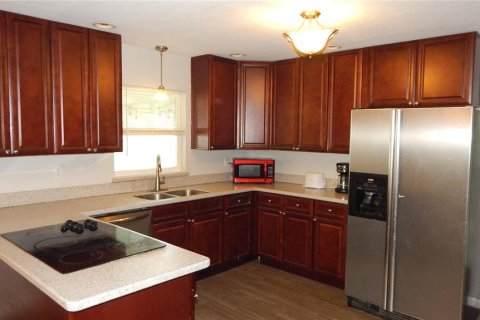 House in Dade City, Florida 3 bedrooms, 170.57 sq.m. № 1743078 - photo 9