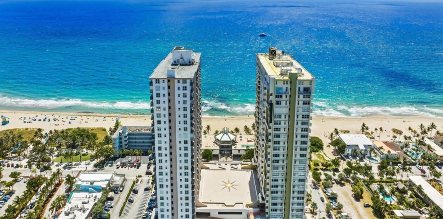 Condominio en Pompano Beach, Florida, 2 dormitorios  № 1221583