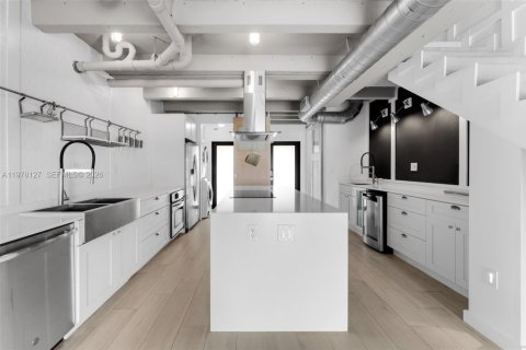 Condo in Coral Gables, Florida, 2 bedrooms  № 2042050 - photo 6