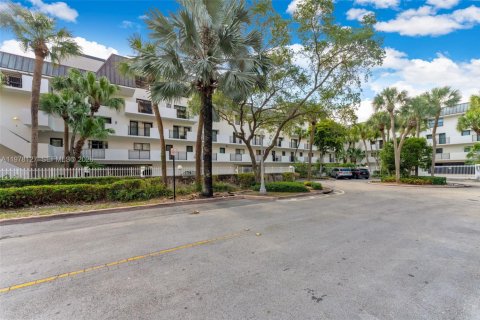Condo in Coral Gables, Florida, 2 bedrooms  № 2042050 - photo 22