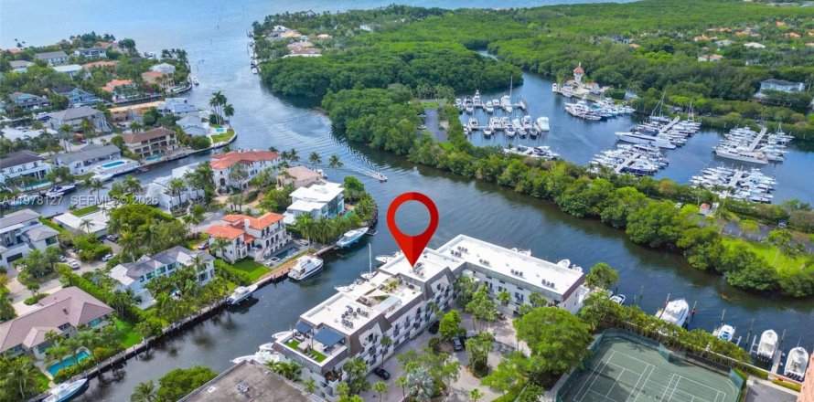 Condo in Coral Gables, Florida, 2 bedrooms  № 2042050