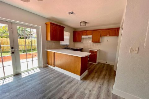 House in Miami, Florida 3 bedrooms, 117.06 sq.m. № 1763453 - photo 17