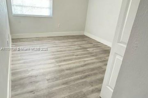House in Miami, Florida 3 bedrooms, 117.06 sq.m. № 1763453 - photo 9