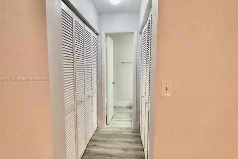 House in Miami, Florida 3 bedrooms, 117.06 sq.m. № 1763453 - photo 22
