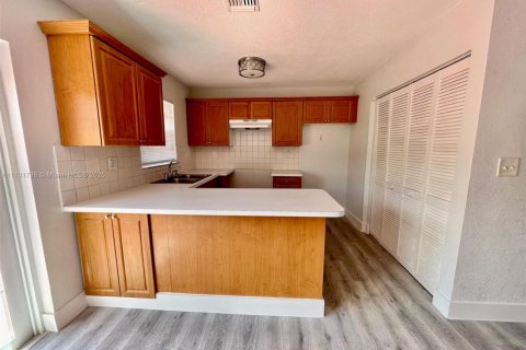 House in Miami, Florida 3 bedrooms, 117.06 sq.m. № 1763453 - photo 18