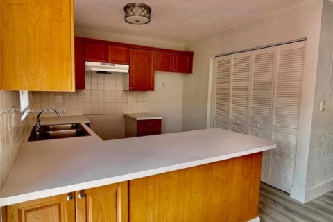 House in Miami, Florida 3 bedrooms, 117.06 sq.m. № 1763453 - photo 16