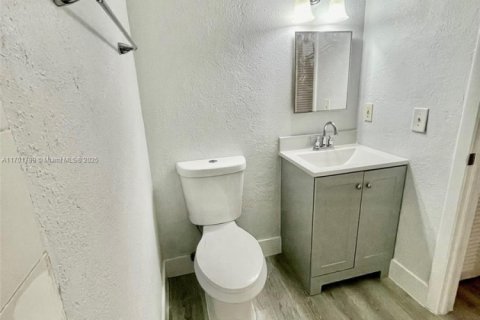 House in Miami, Florida 3 bedrooms, 117.06 sq.m. № 1763453 - photo 20