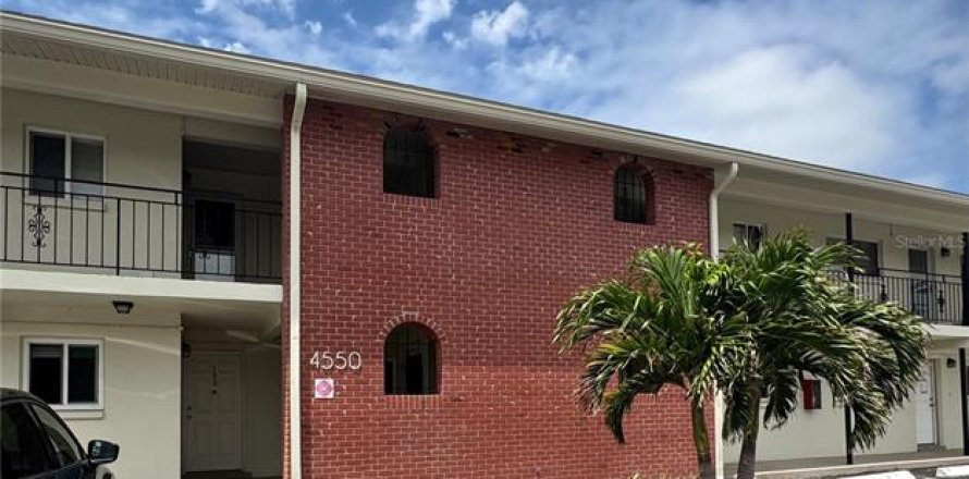 Condominio en Saint Petersburg, Florida, 2 dormitorios № 1625205
