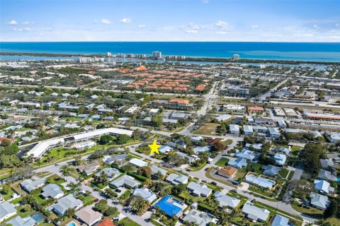 Снять в аренду виллу или дом в Теквеста, Флорида 3 спальни, 113.81м2, № 2088792 - фото 1