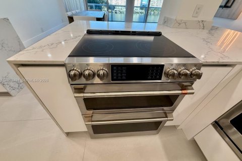 Снять в аренду кондоминиум в Майами-Бич, Флорида 2 спальни, 141.21м2, № 2079402 - фото 7
