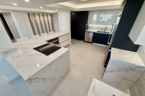 Снять в аренду кондоминиум в Майами-Бич, Флорида 2 спальни, 141.21м2, № 2079402 - фото 2