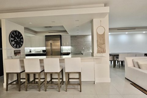 Снять в аренду кондоминиум в Майами-Бич, Флорида 2 спальни, 141.21м2, № 2079402 - фото 10