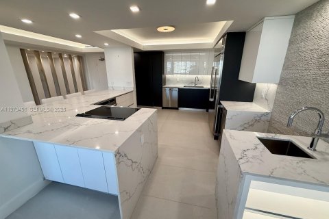 Снять в аренду кондоминиум в Майами-Бич, Флорида 2 спальни, 141.21м2, № 2079402 - фото 3