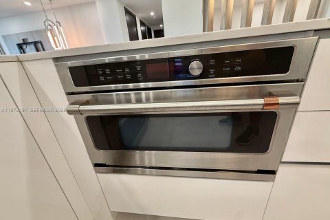 Снять в аренду кондоминиум в Майами-Бич, Флорида 2 спальни, 141.21м2, № 2079402 - фото 8