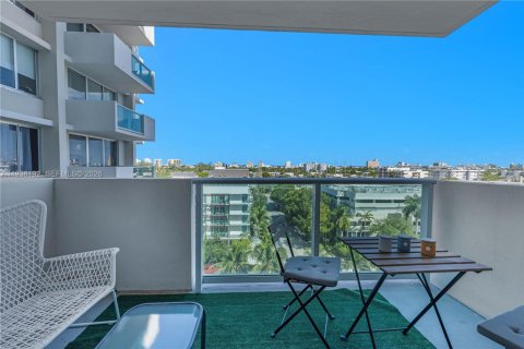 Condo in Miami Beach, Florida  № 1995936 - photo 5