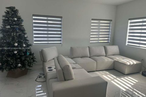 Casa en venta en Miami, Florida, 3 dormitorios, 115.2 m2 № 1954061 - foto 5