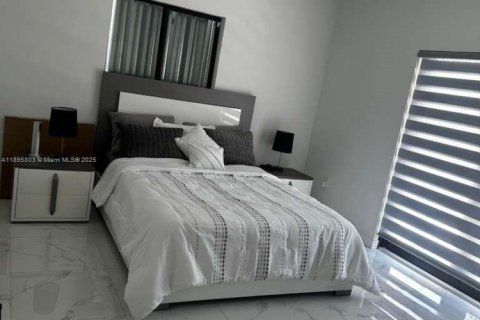 Casa en venta en Miami, Florida, 3 dormitorios, 115.2 m2 № 1954061 - foto 3