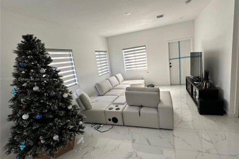 Casa en venta en Miami, Florida, 3 dormitorios, 115.2 m2 № 1954061 - foto 2