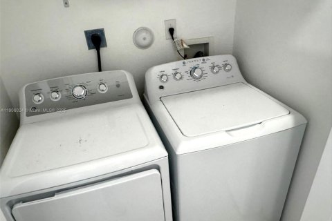 Townhouse in Homestead, Florida 3 bedrooms, 130.81 sq.m. № 1967743 - photo 12