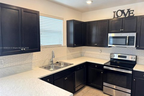 Townhouse in Homestead, Florida 3 bedrooms, 130.81 sq.m. № 1967743 - photo 6