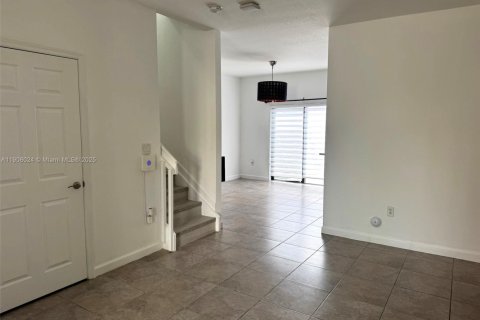 Townhouse in Homestead, Florida 3 bedrooms, 130.81 sq.m. № 1967743 - photo 3