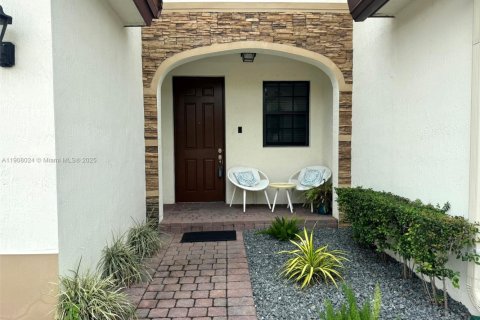 Townhouse in Homestead, Florida 3 bedrooms, 130.81 sq.m. № 1967743 - photo 2