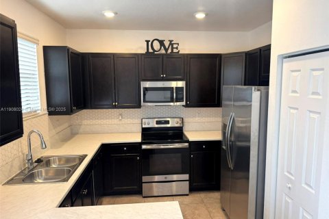 Townhouse in Homestead, Florida 3 bedrooms, 130.81 sq.m. № 1967743 - photo 5