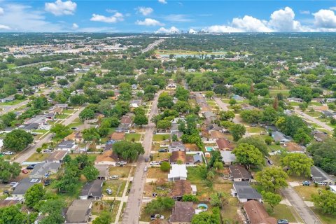 House in Orlando, Florida 3 bedrooms, 88.63 sq.m. № 2218203 - photo 19