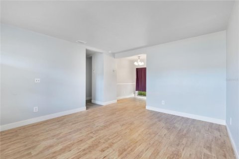 House in Orlando, Florida 3 bedrooms, 88.63 sq.m. № 2218203 - photo 5